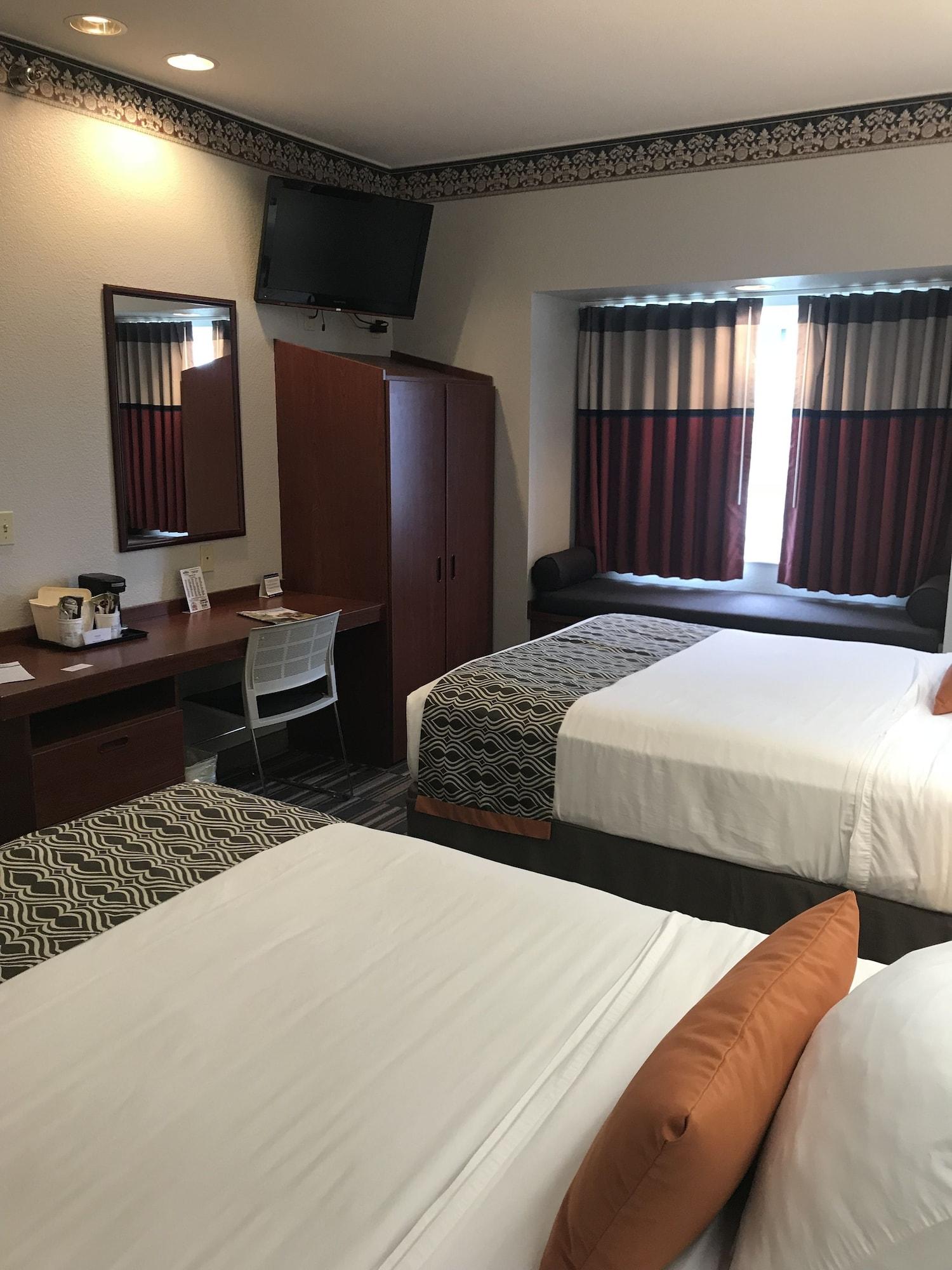 厄本代尔麦克罗特客栈&套房酒店 Urbandale 外观 照片