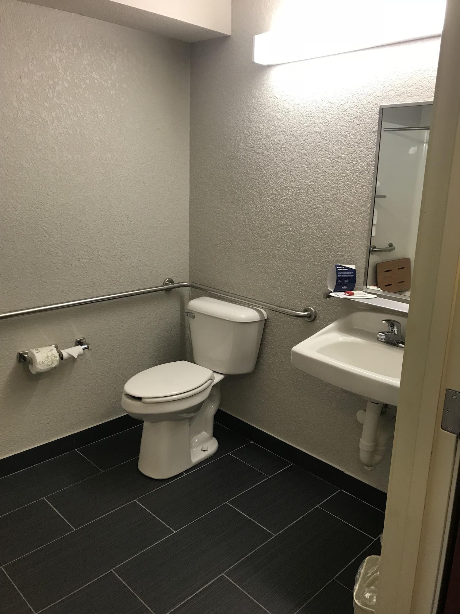厄本代尔麦克罗特客栈&套房酒店 Urbandale 外观 照片