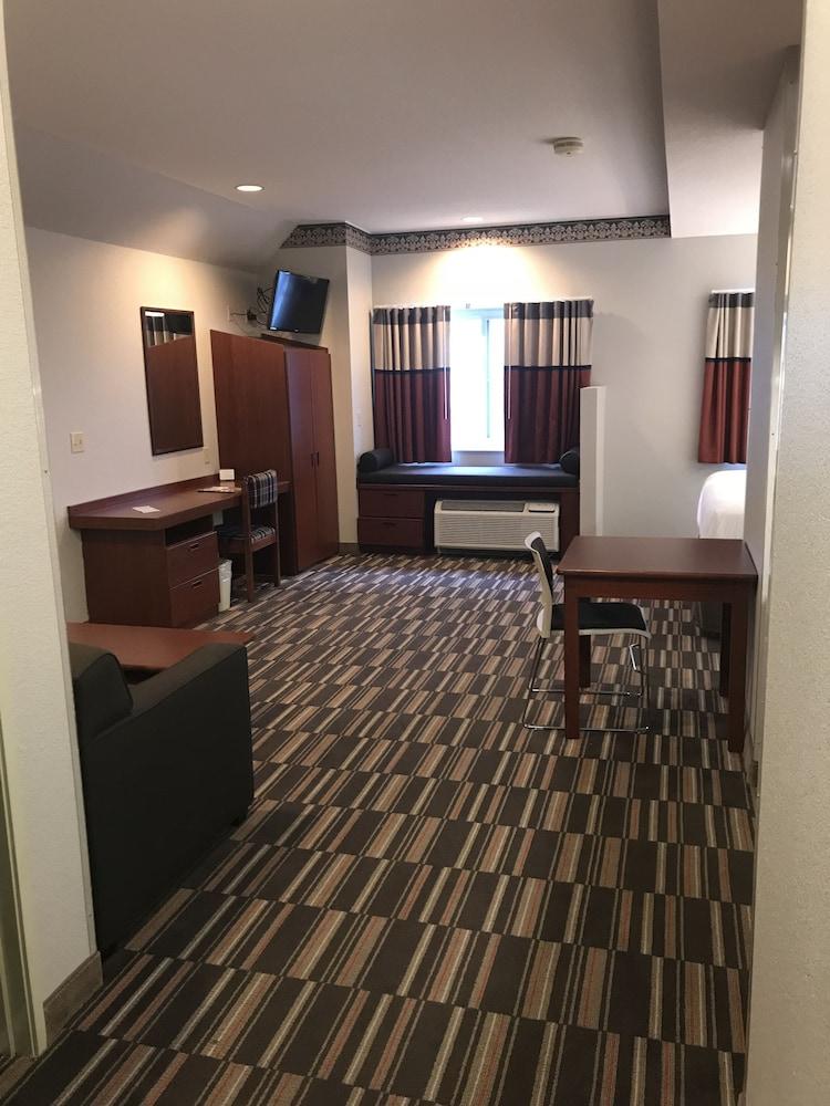 厄本代尔麦克罗特客栈&套房酒店 Urbandale 外观 照片