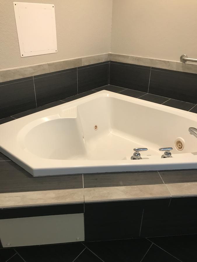 厄本代尔麦克罗特客栈&套房酒店 Urbandale 外观 照片