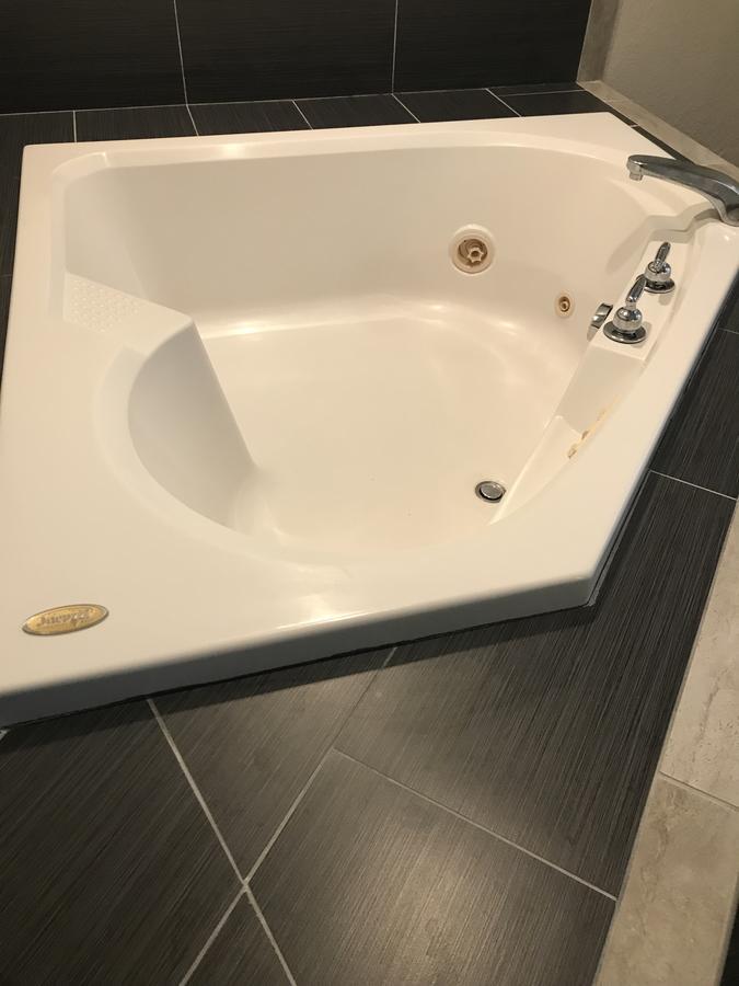 厄本代尔麦克罗特客栈&套房酒店 Urbandale 外观 照片
